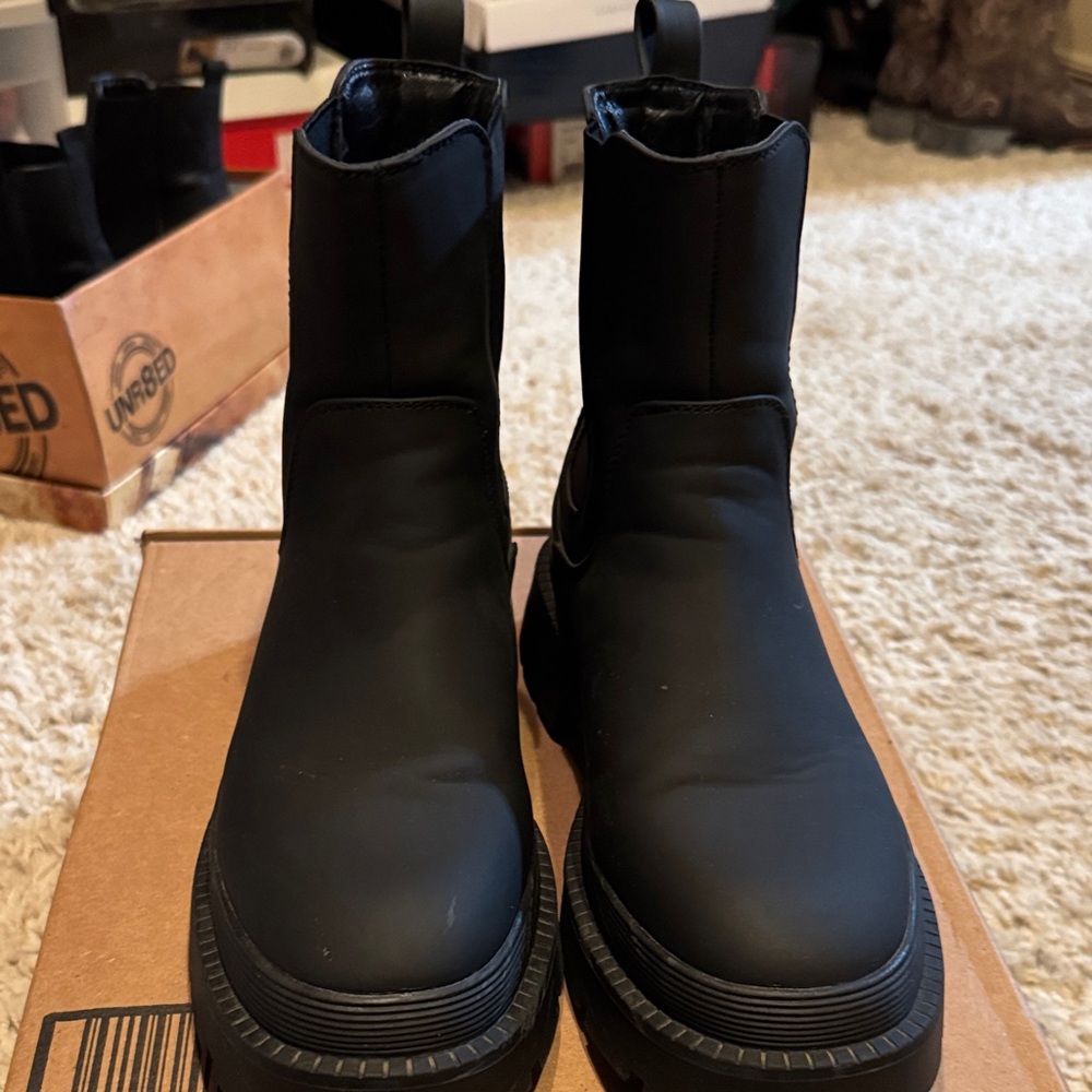 Women’s black boots